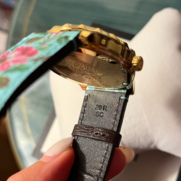 Gucci G-timeless Aqua flora watch - Picture 9 of 9